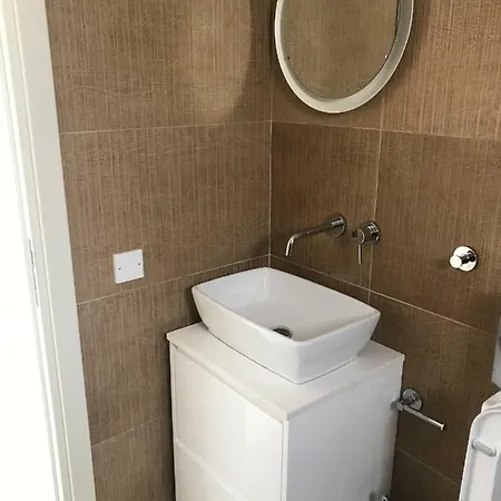 Modern 1 B.r Flat In Galatex